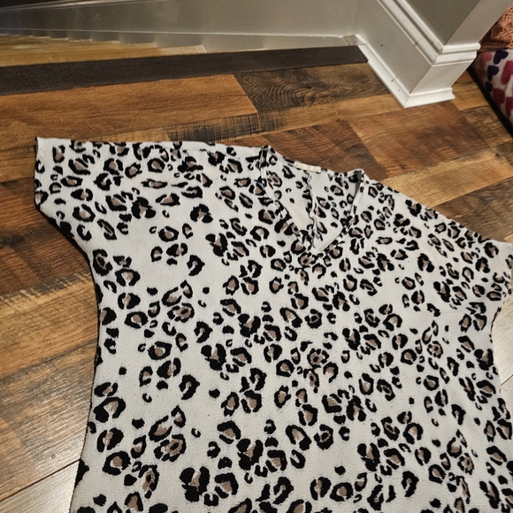 Leopard Print Top - Picture 2 of 9